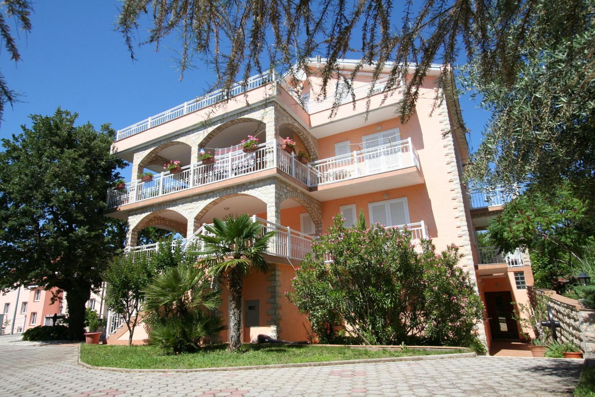 Apartments And Rooms Njivice Exterior photo