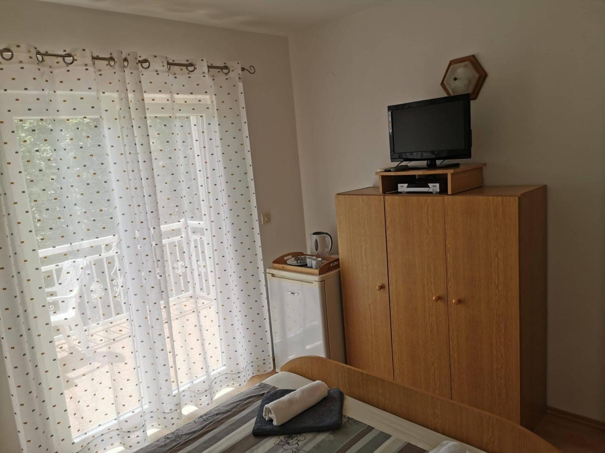 Apartments And Rooms Njivice Room photo
