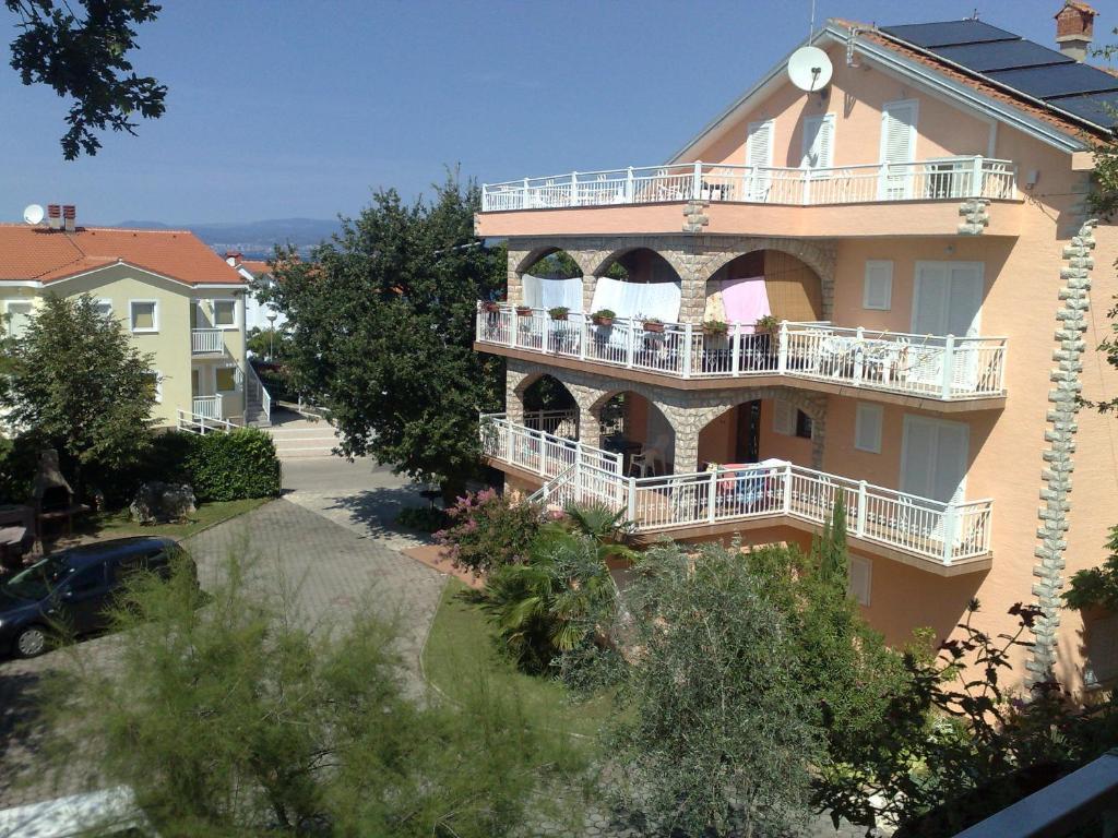 Apartments And Rooms Njivice Exterior photo